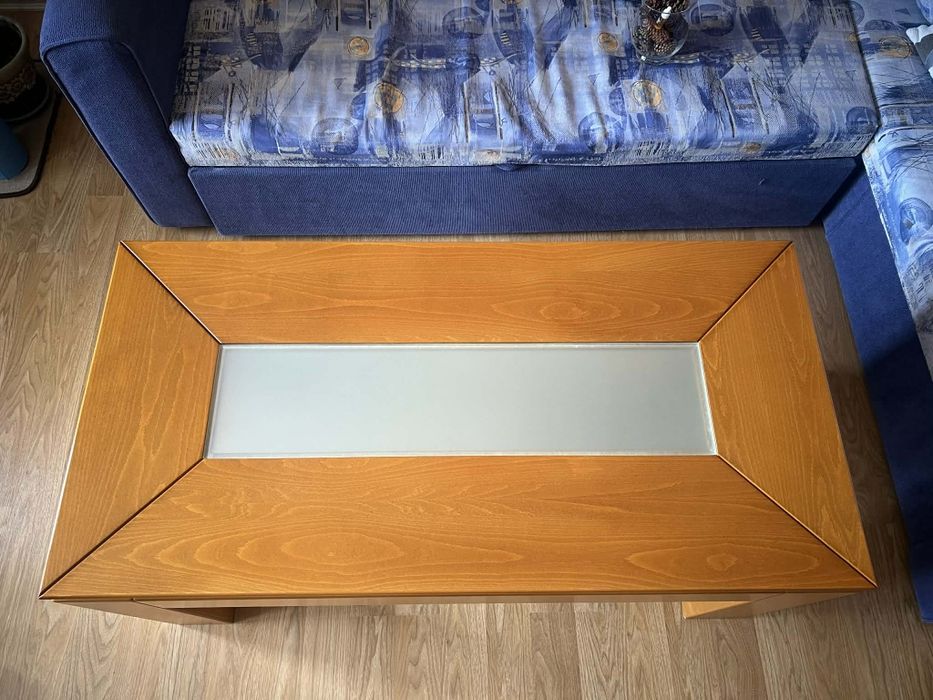 Холна маса от масивно дърво