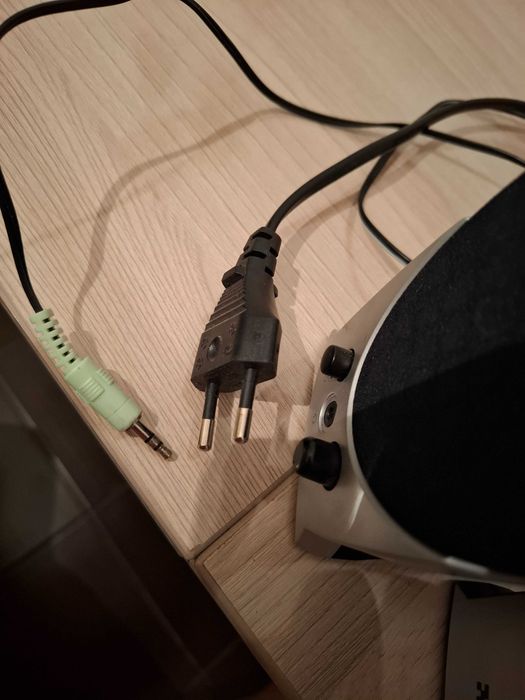 Две проводные колонки