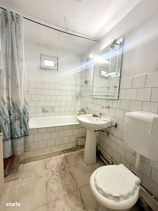 4 camere R. Negru etaj 3/4 82mp