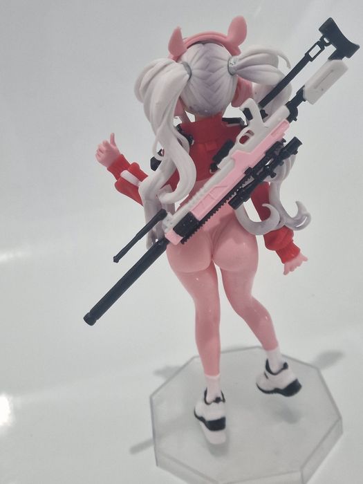 Аниме фигурка девушка