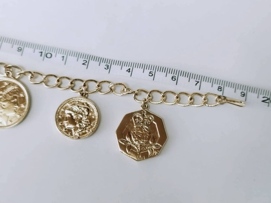 Bratara cu banuti placati cu aur