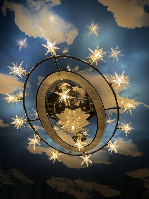 Продам люстру в отличном состоянии