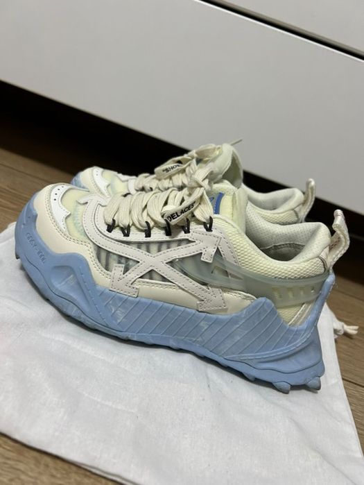 Vând adidași off white mărimea 37