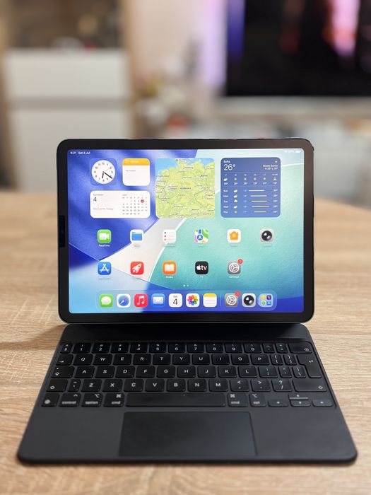 iPad Air 5 (M1 чип) Като нов + Apple Magic Keyboard - Пълен комплект