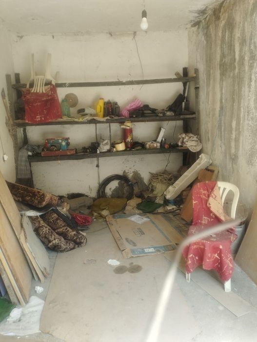 6чи микрорайонда бетонный гараж ичидаги нарсалари билан сотилади  30мл