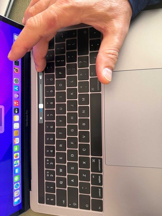 MacBook Pro 13” (2016) – i7, 16GB RAM, леко износване
