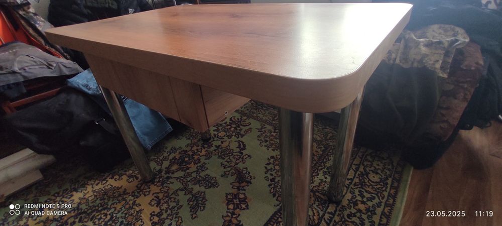 Продам стол обеденный