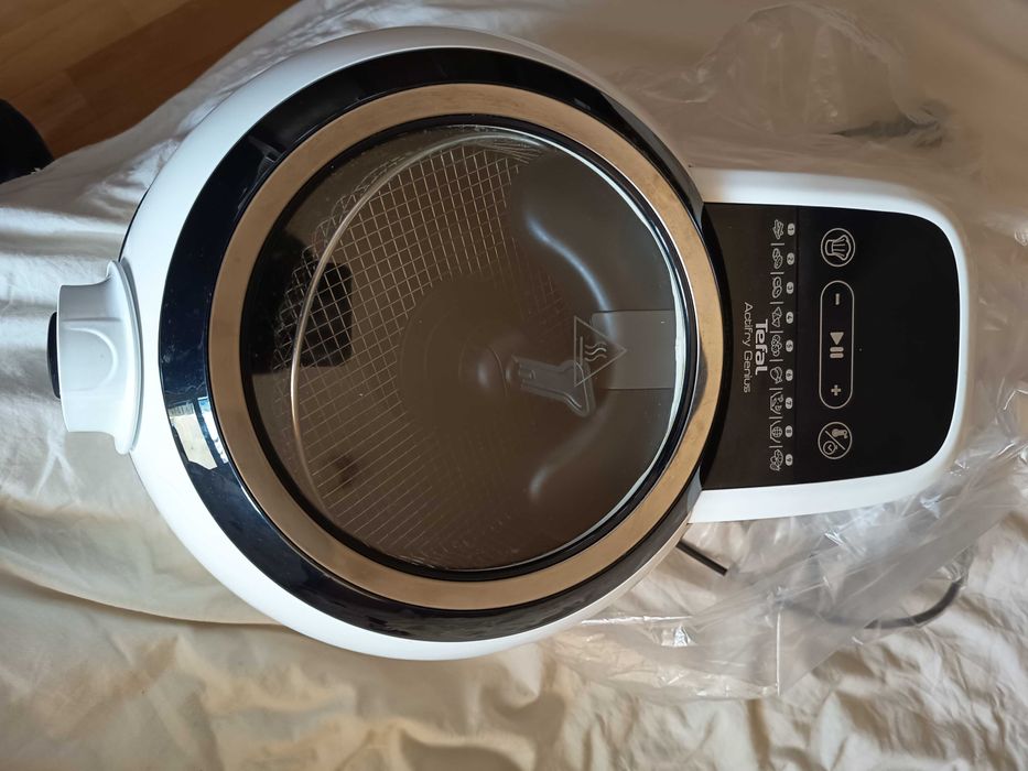Продавам чисто нов Airfryer на тефал