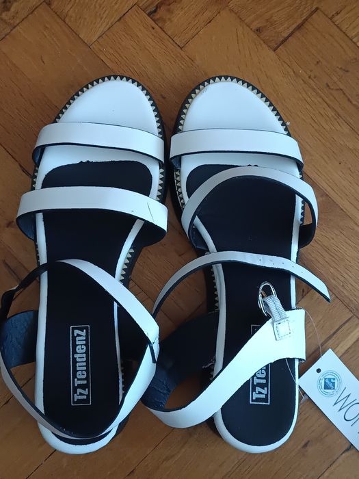 Сандали в бяло и черно