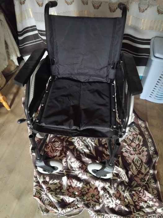 Продам инвалидную коляску