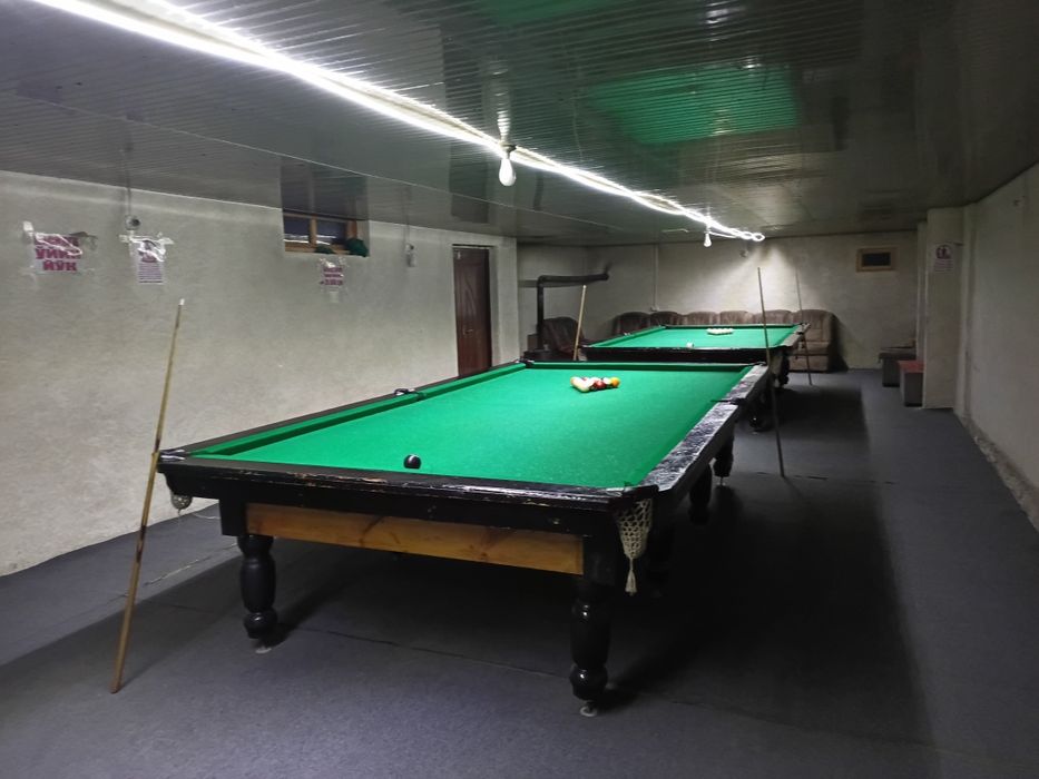 Bilyard yongʻoqdan yasalgan