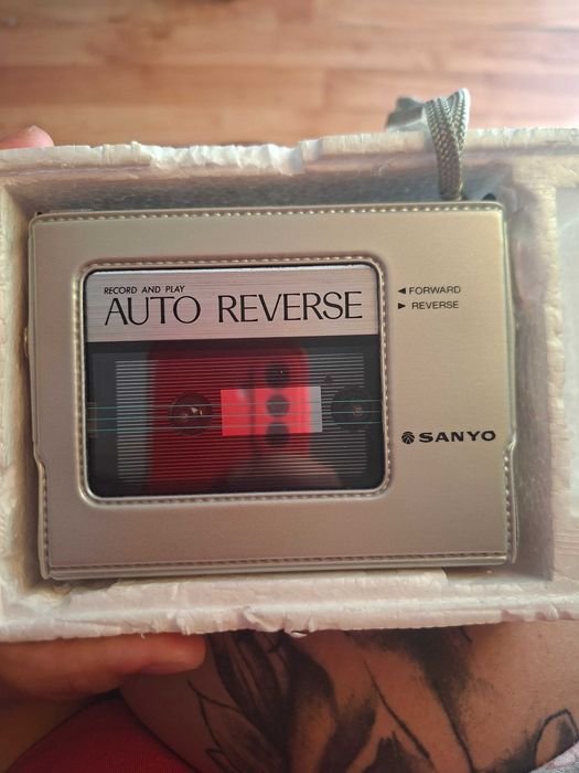 Walkman Sanyo argintiu,