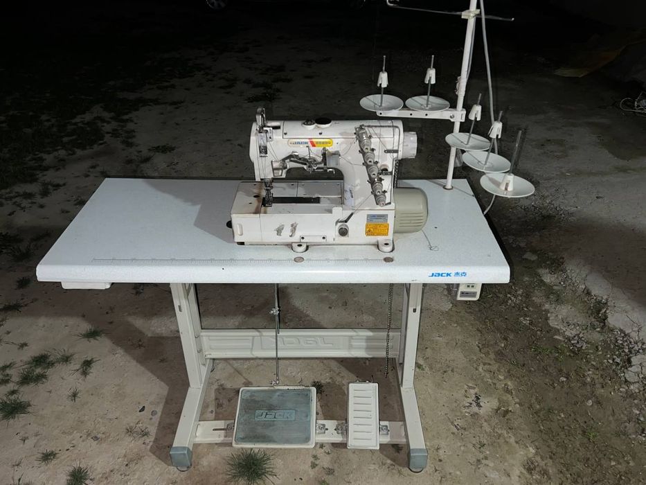 Тикув машиналар сотилади срочно 10 та машина 2 пичок 1400$