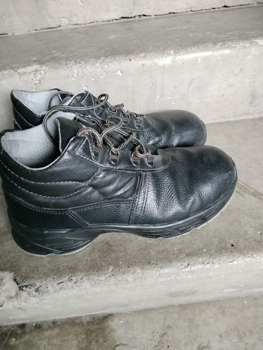 Продам спец ботинки