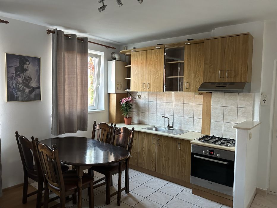 Inchiriez apartament central