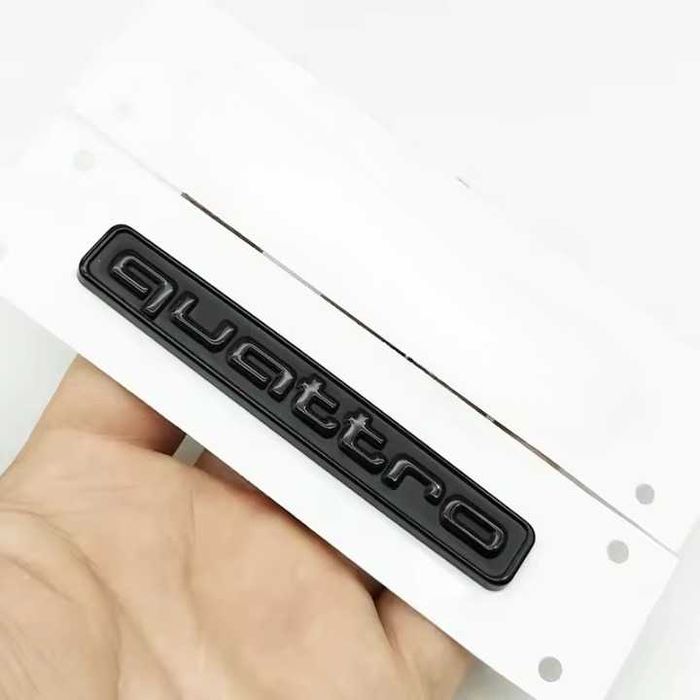 Emblema AUDI Quattro Sigla Logo Portbagaj Auto-Adeziva Negru Lucios