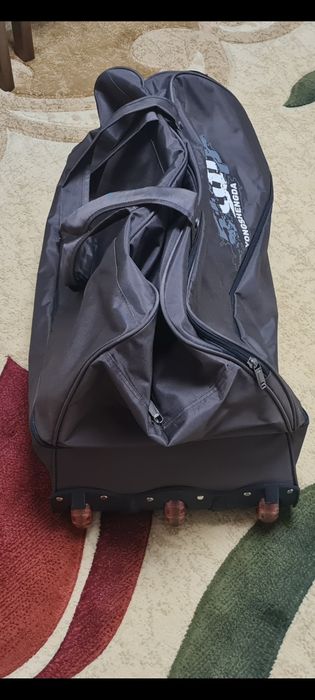 Продам два чемоданы