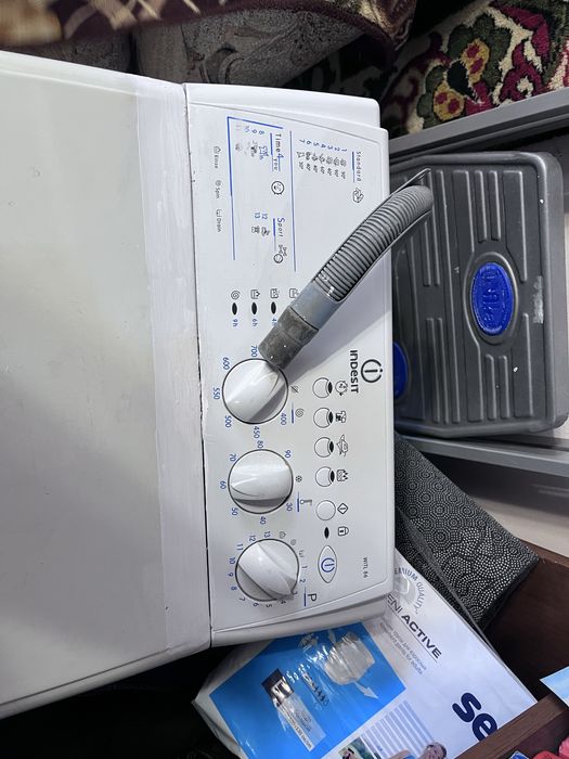 Продам стиральную машинку индезит.