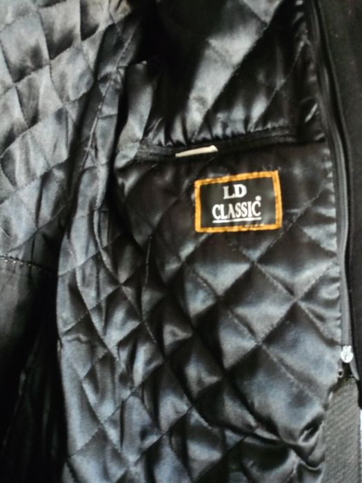 Продам пальто на мальчика лет 11-13