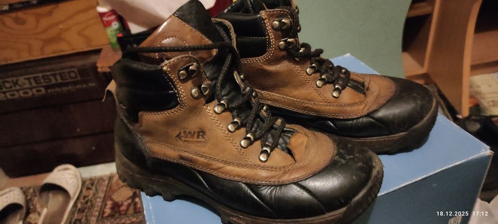 Ботинки трекинговые.