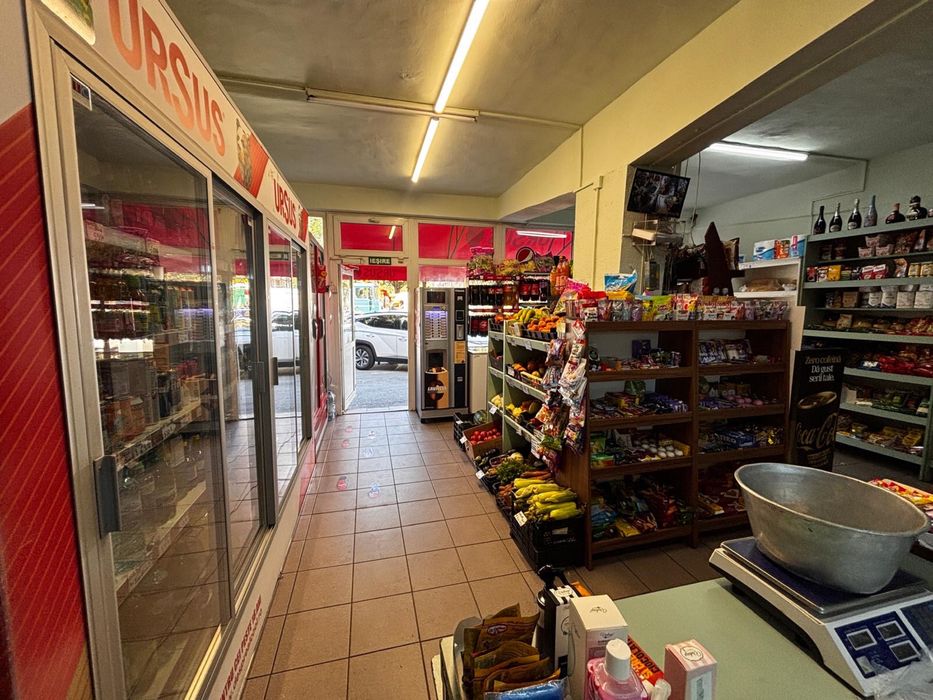 Vand aferece la cheie magazin alimentar