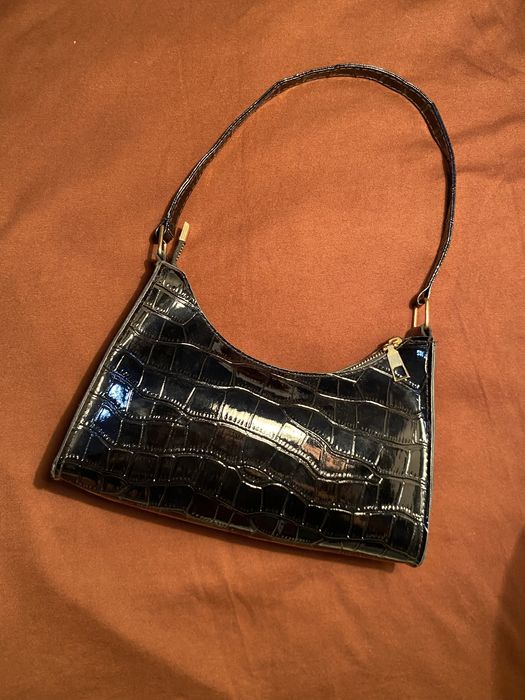 Продам сумку лаковая