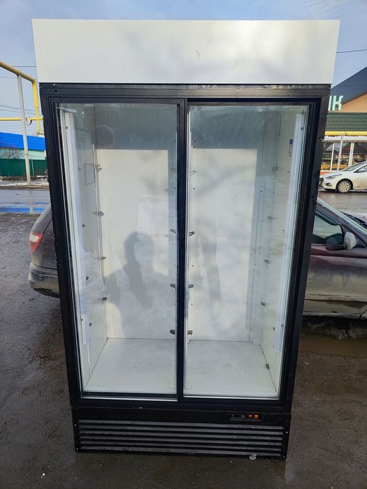 Продам витринный холодильники