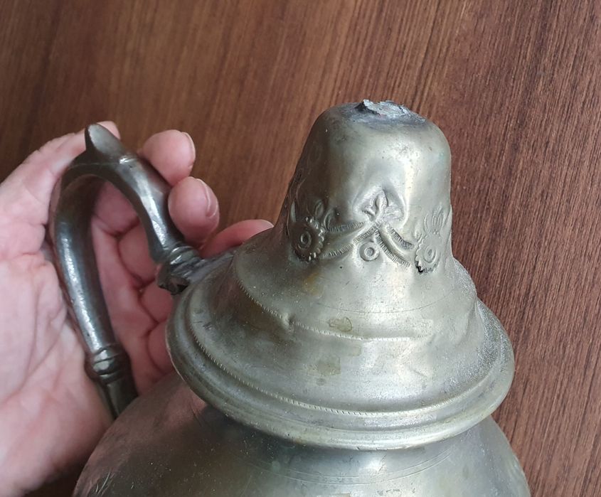 Ceainic alama argintată