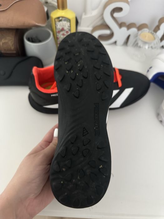 Ghete fotbal Adidas Predator