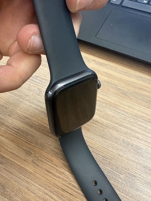 Продам apple watch SE 44mm