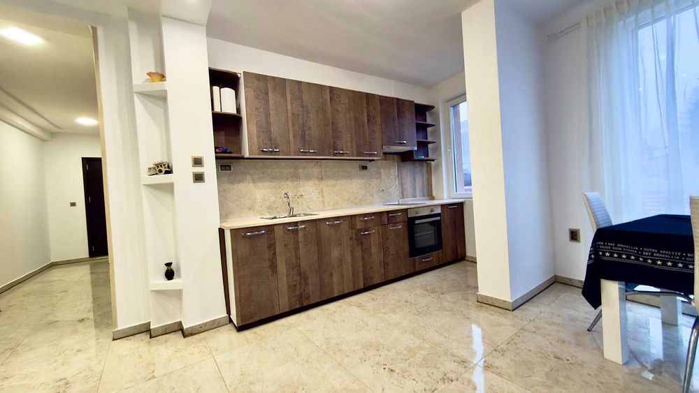 Дава се под наем Тристаен апартамент в Пазарджик, Център - 100 кв.м за 368.73 € - Снимка #2