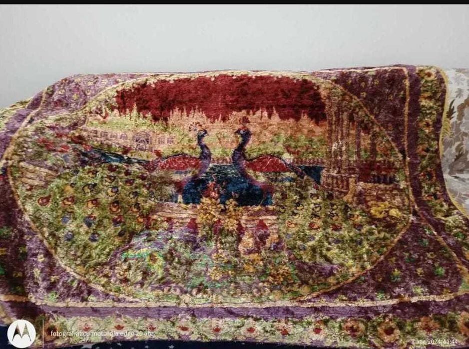 Vând carpetă persană cu păuni