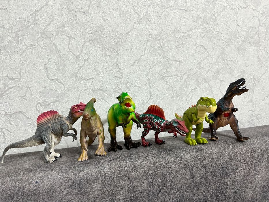 Продам игрушки динозавров