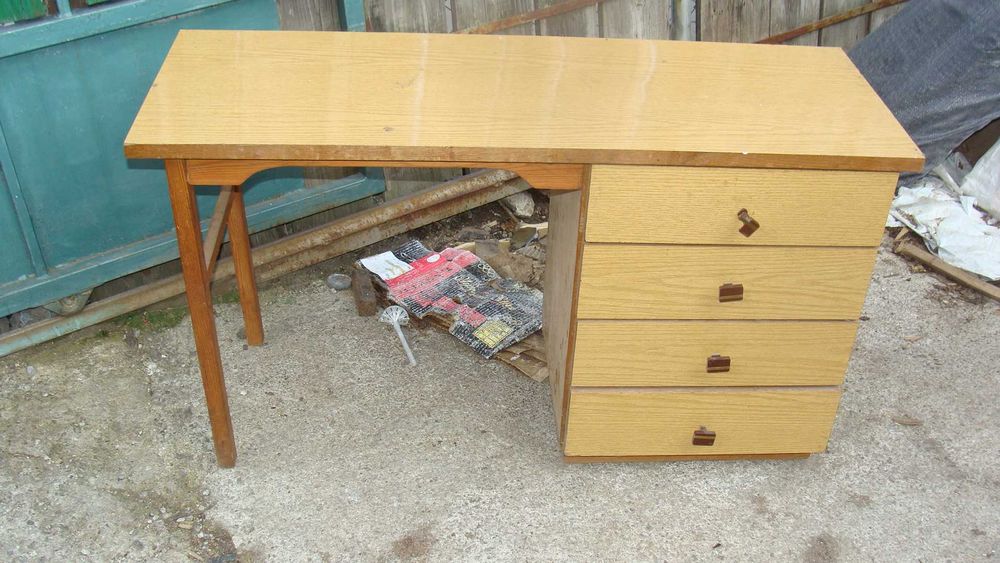 Бюрце със 4 чекмеджета