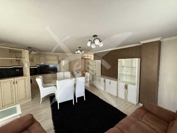 Продава се Четиристаен апартамент в Бургас, Център - 142 кв.м за 1868 €/кв.м - Снимка #1