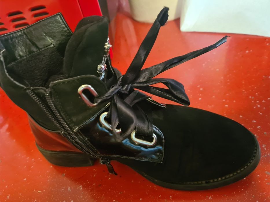 Bocanci dama catifea mar 37 la 60 lei Timișoara