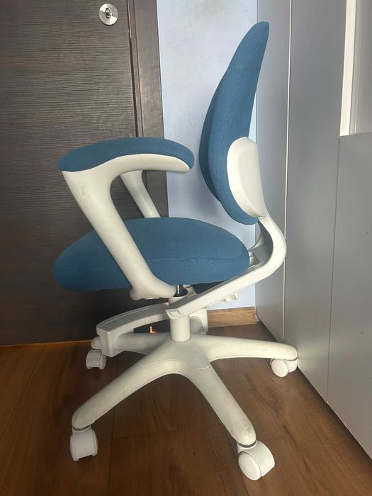 Детски ергономичен стол (отлично състояние)