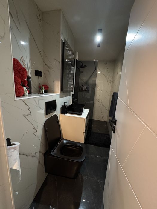 Garsoniera decomandată, renovată integral, etaj 1 – Azuga