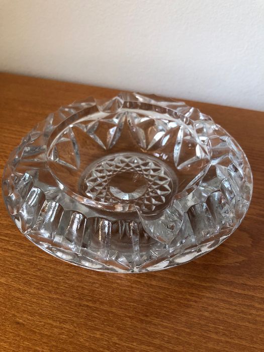 НОВ кристален пепелник