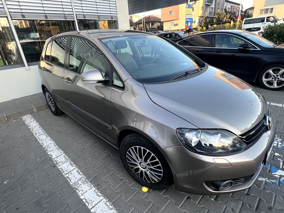 Vânzare VW Golf 5 Plus 2011, 1,6 TDI, cutie manuală, motorina, cumpărat nou, 69000km , verificări si revizii prin VW, aer condiționat, condiție FB.