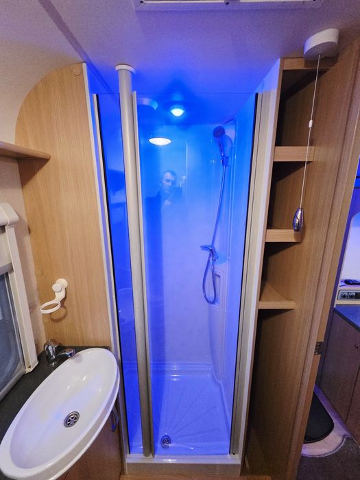 Swift 2009 – Eleganță și Confort, Echipată cu Mover și Cort