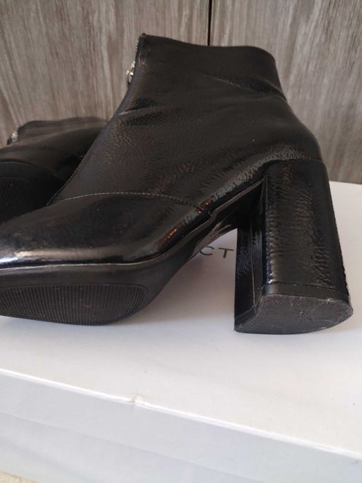 Дамски боти с ток