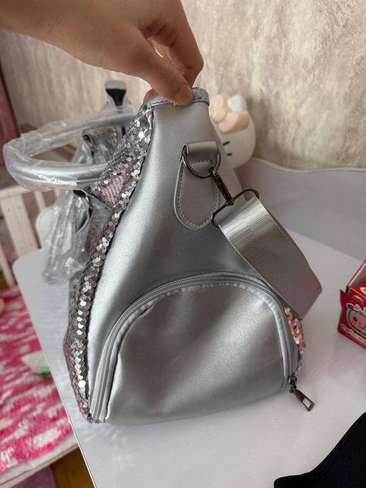 Yengi sumka. Xali umuman ishlatilmagan umakovkada turipti