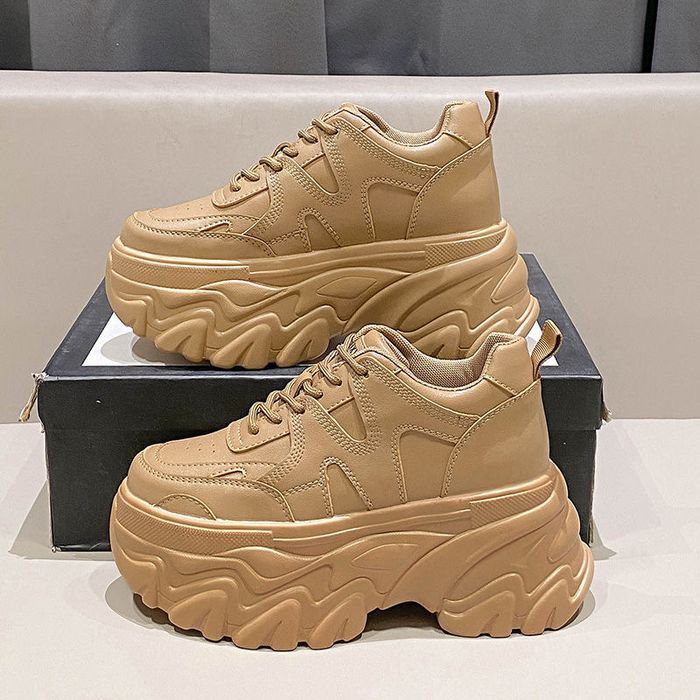 Женские кроссовки