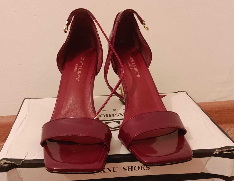 Продам босаножки