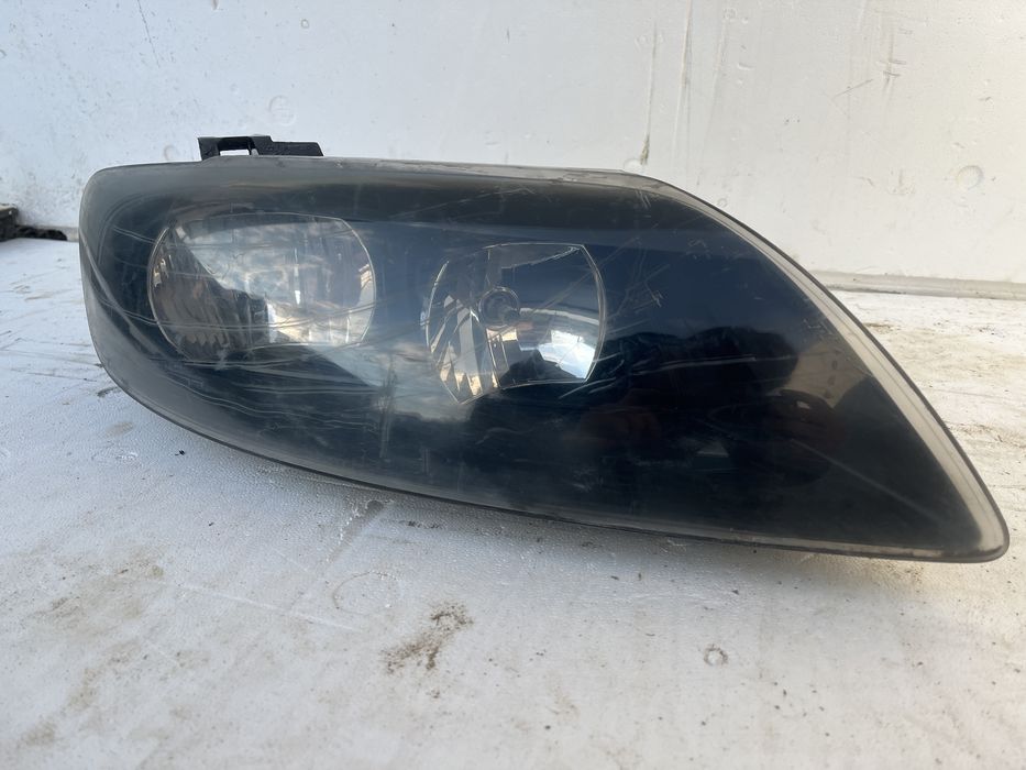 Far dreapta Audi Q7 4L fundal negru 4L0941004C 2005-2009