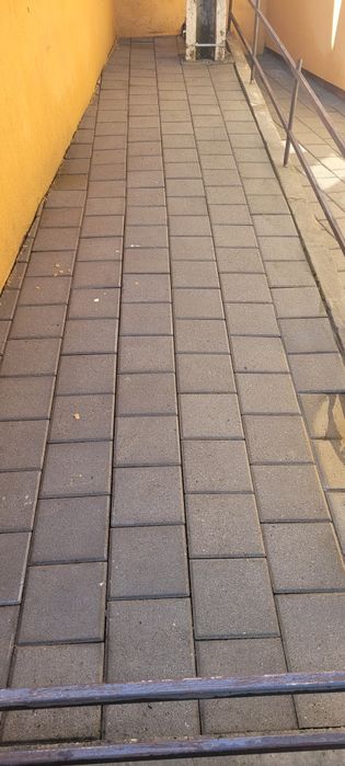 Curatare  pavaj,beton amprentat, terase,geamuri exterioare ,panouri fo