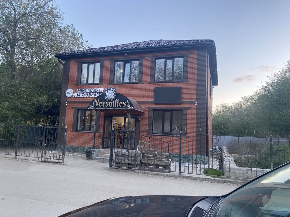 Сдам кафе с летником и минимаркетом