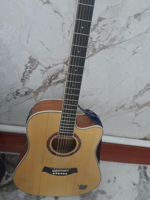 Гитара сотилади срочна