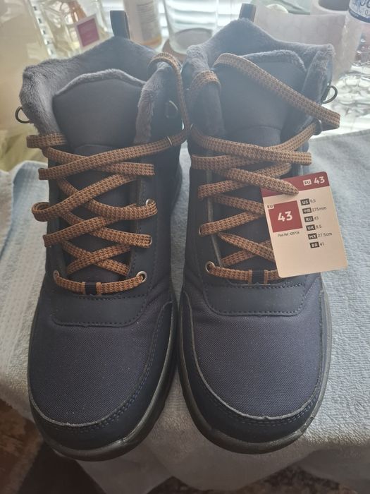 Продавам мъжки работни обувки QUECHUA